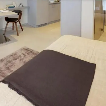 Mini Avec Cuisine, Tv Mural Et Sanitaires Tres Confortable *